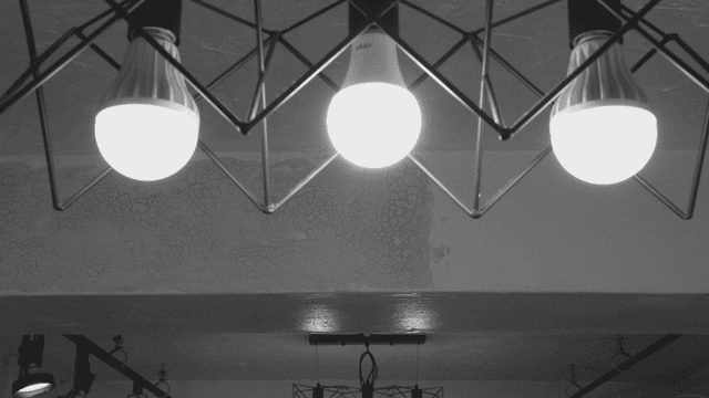 기하학적 디자인의 현대적인 천장 조명