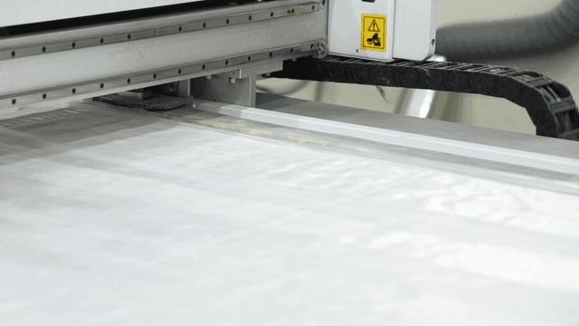 Machine that cuts fabric in factory