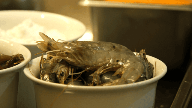 Fresh shrimp in a white bowl