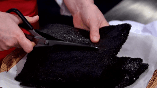 가위로 김 자르기