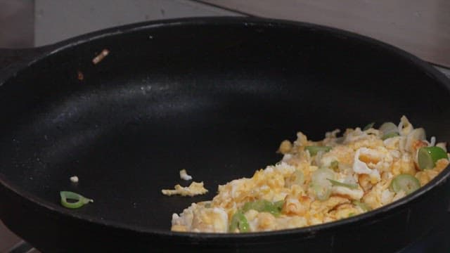 Cooking Scrambled Eggs and Tomatos in a Frying Pan