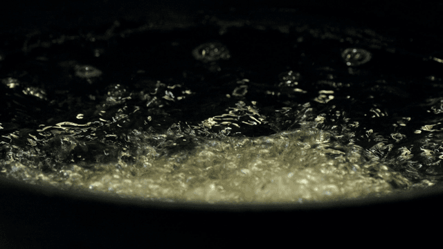 Frying in boiling oil in pan