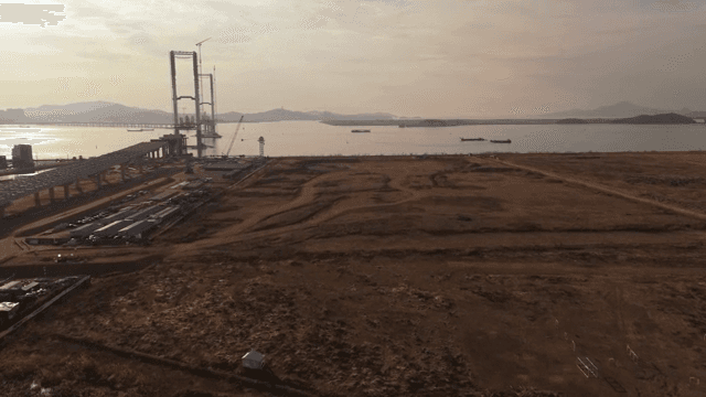 해안가 근처의 건설 현장