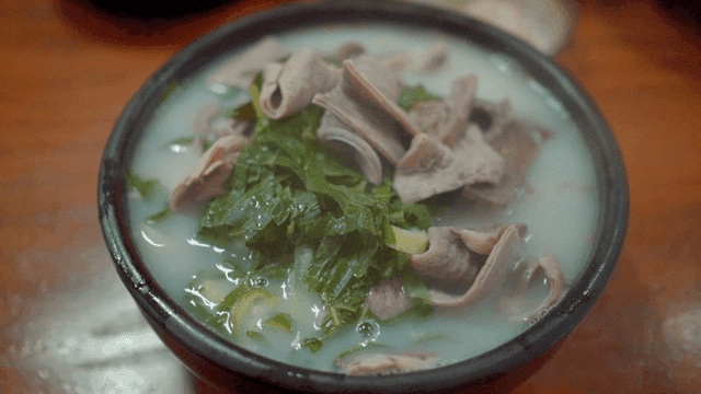 Pork soup with perilla leaves