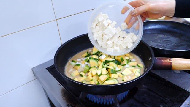 The process of making seasoned soybean paste