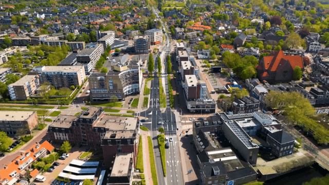 녹지가 있는 활기찬 도시 풍경