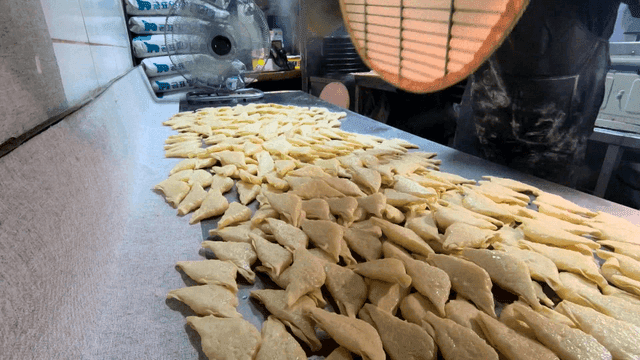 조리대에 쌓이는 만두들