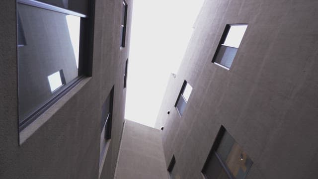 아래에서 본 높은 건물들