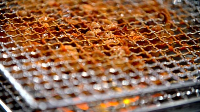 그릴 위에서 구워지는 쭈꾸미구이