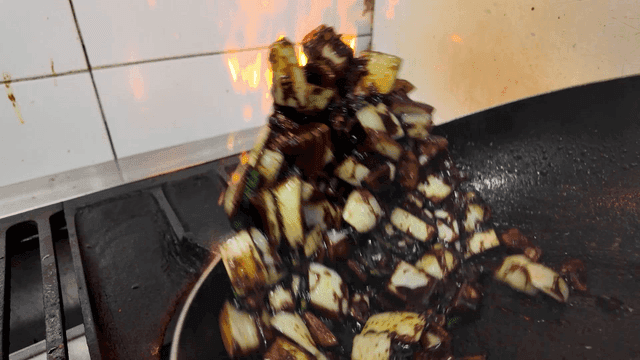 Black bean sauce stir-fried in a pan