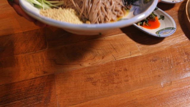 아보카도가 올라간 들기름 메밀국수