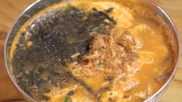 김과 들깨가루를 넣은 칼국수