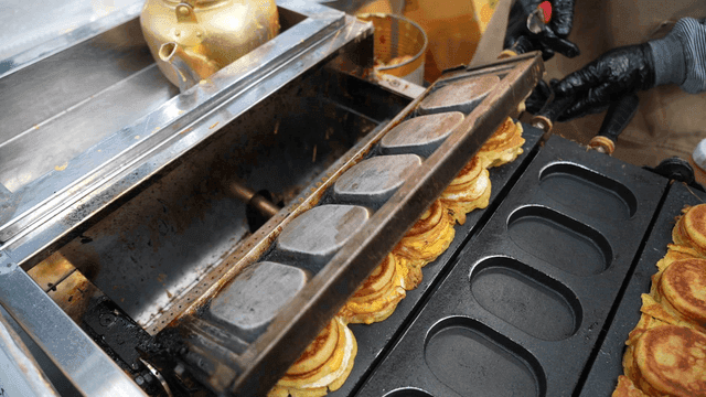 Egg bread baked in mold