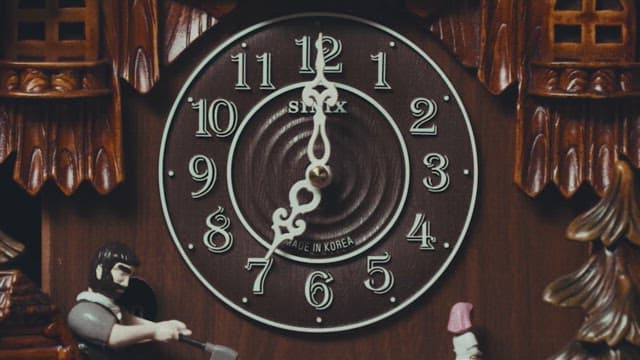 시간의 흐름을 나타내는 나무 시계