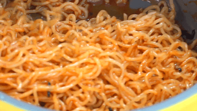 Pot mixing spicy bibim ramen