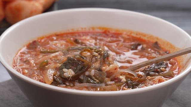 매콤하고 뜨거운 곤드레 찌개 한 술