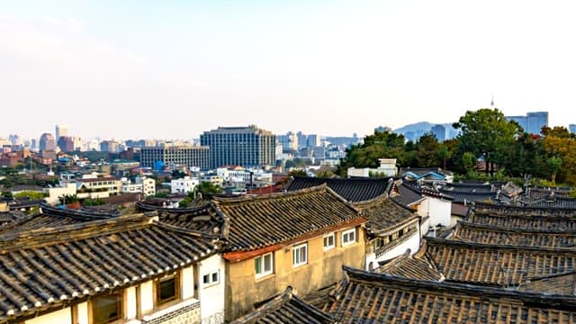 City with conflicting atmospheres and Bukchon Hanok Village