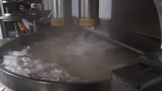 Machine producing buckwheat noodles