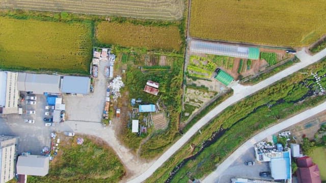 View of expansive farmland