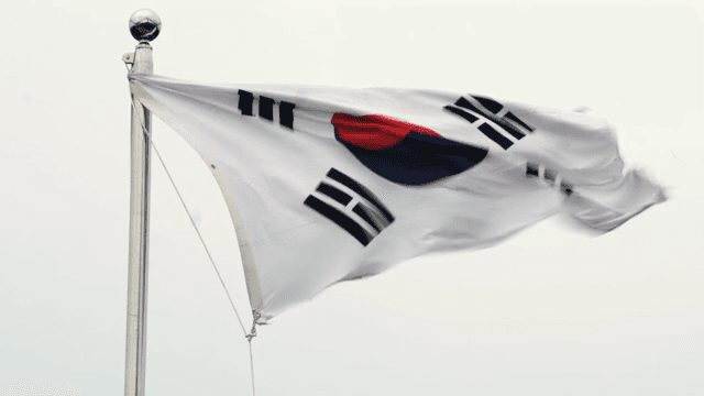 바람에 펄럭이는 태극기