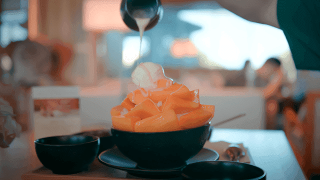 Mango bingsu with condensed milk