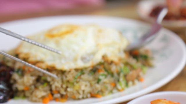 Fried rice with vegetables and egg