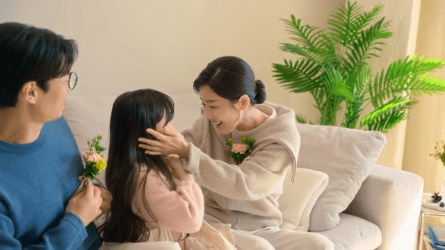 Parents who are happy to receive carnations given by their children
