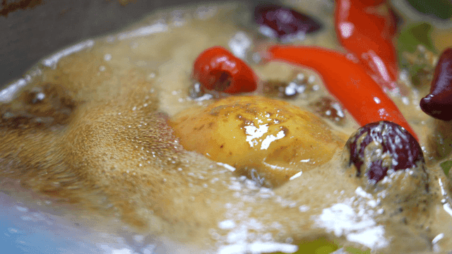Boiling soy sauce with vegetables and spices