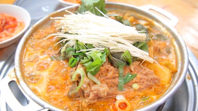 Napa cabbage and pork backbone stew with fresh vegetables