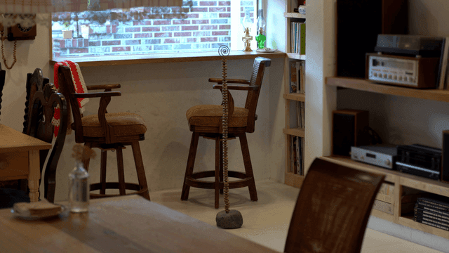 빈티지 장식이 있는 아늑한 실내 공간