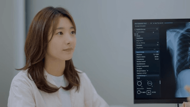 진료실에서 상담하는 환자