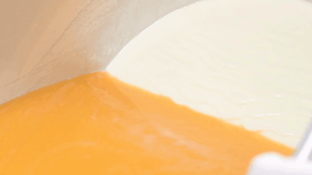Draining the water from sweet potato starch