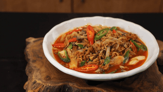 Spicy thinly sliced ​​duck bulgogi served on plate