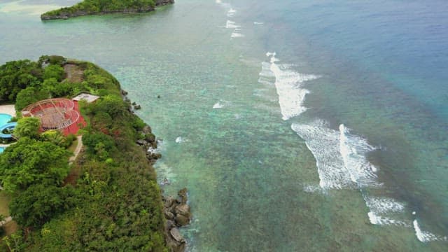 푸른 섬이 있는 해안 풍경