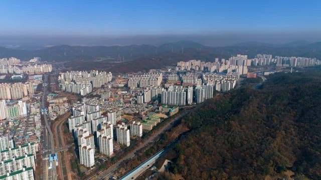 주거용 건물이 밀집된 교외 도시