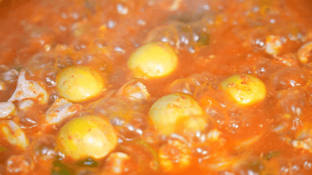 Spicy chicken offal soup filled with fresh chicken