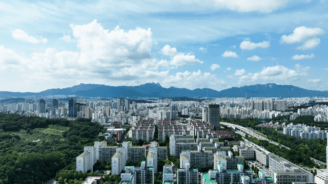 City view with mountains in distance