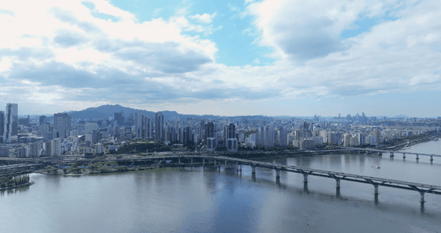 Urban landscape with Hangang Bridge