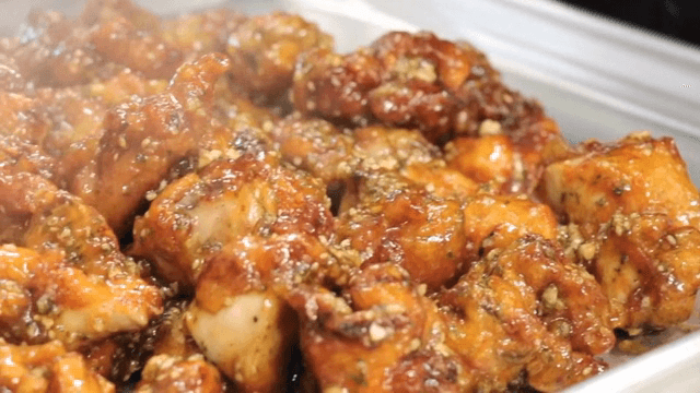 Deep-fried and braised chicken with garlic sauce