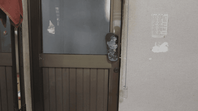 오래된 주택 복도 문