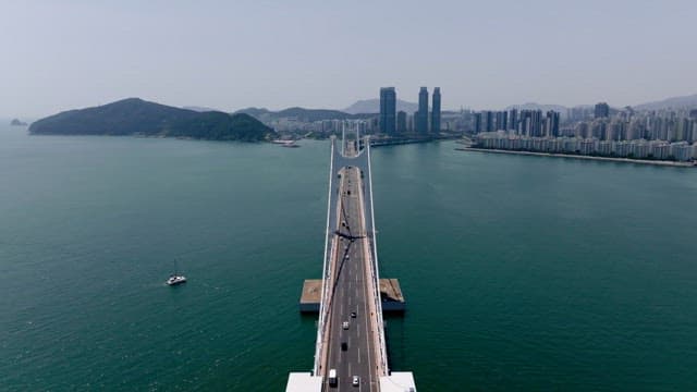 부산의 아름답고 공학적인 현수교, 광안대교와 도시 경관