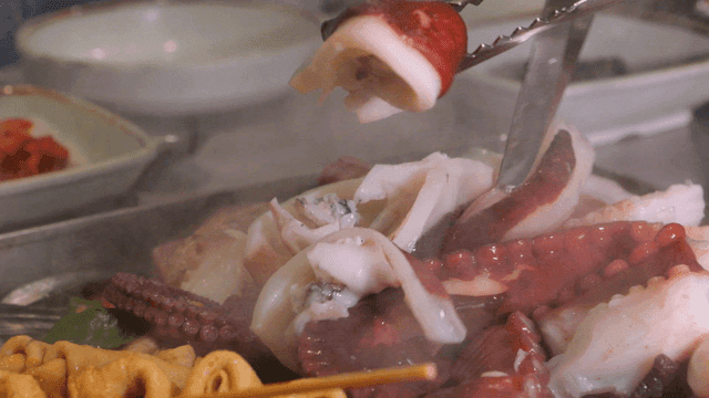 Haecheontang with octopus cut into pieces with scissors and served on top