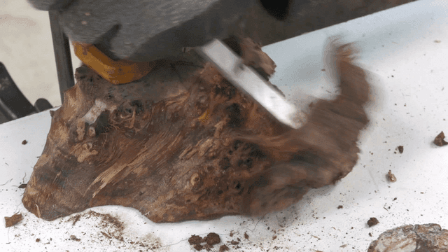 Wood carving process with a chisel