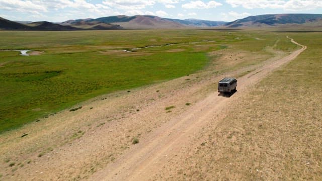 Purgong Traveling Across Vast Scenic Grassland