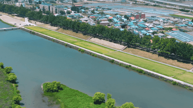City riverside park with flowing river