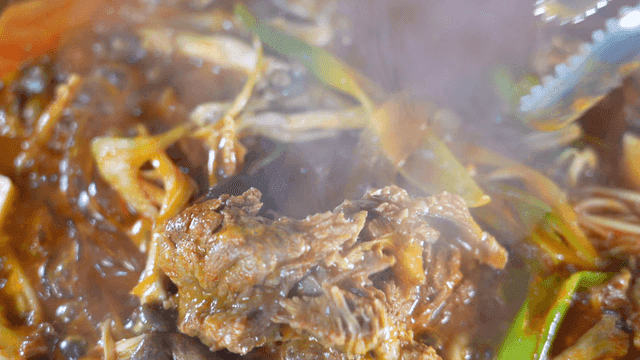 Braised beef short ribs with beef and vegetables