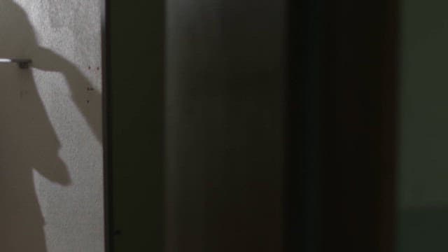 괴롭힘 당하는 학생의 실루엣