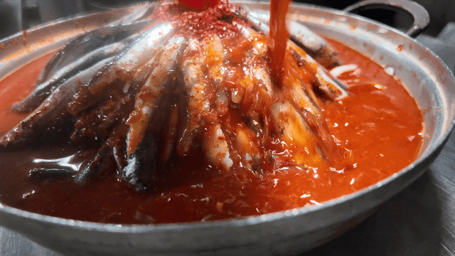 Anchovy stew with broth poured into pot