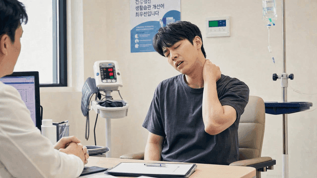 Patient consulting doctor about neck pain at hospital