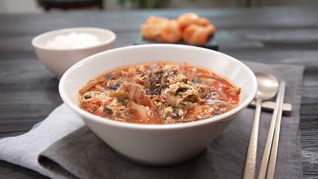 매콤하고 뜨거운 곤드레 찌개 한 상